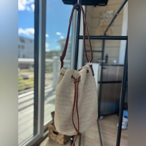 Handbags - Stylish Tan and Brown Woven Bucket Bag